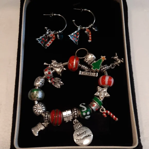 December Willabee&Ward Charm Bracelet - Picture 4 of 10